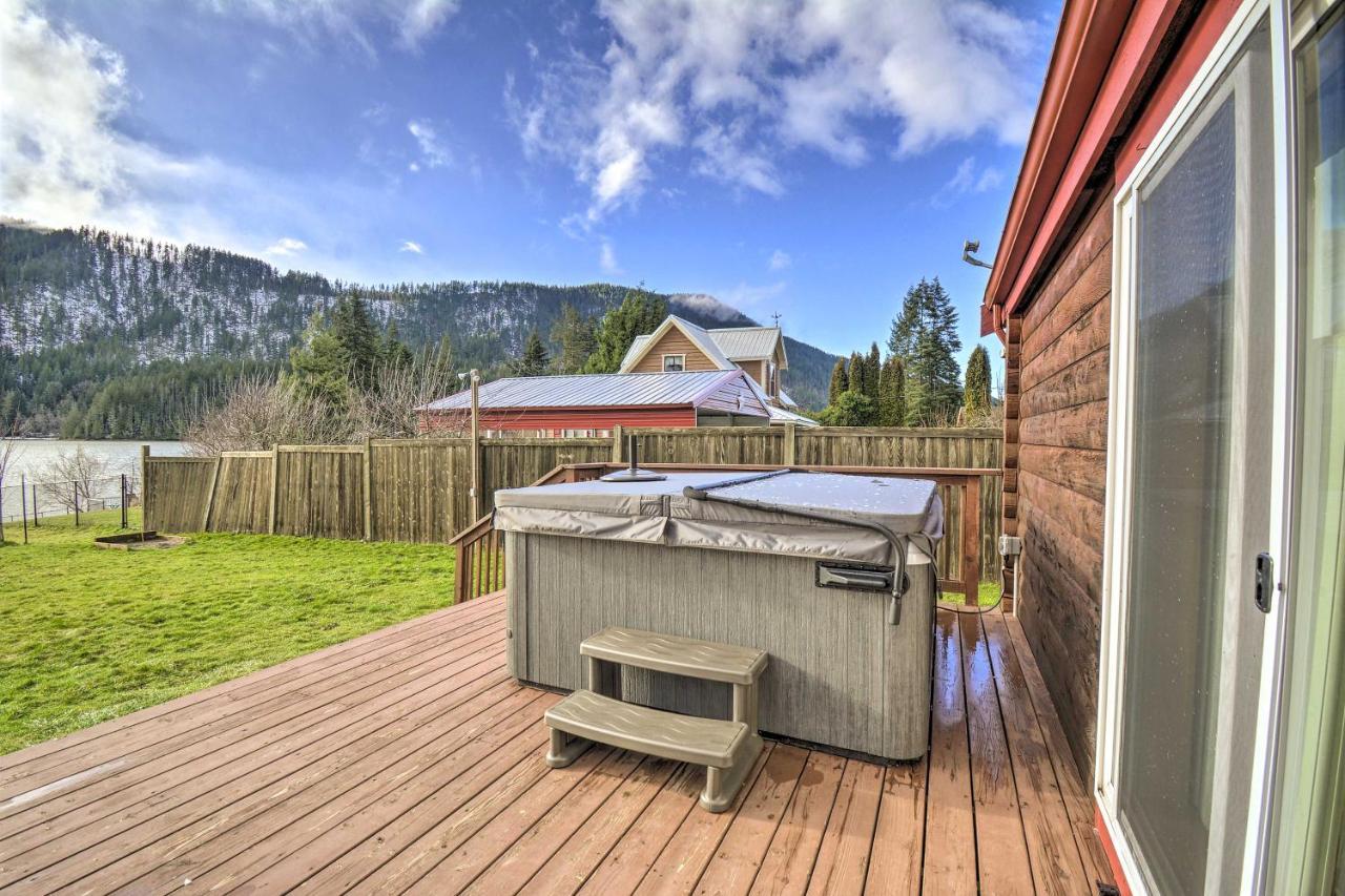Lakefront Cabin With Stunning Mountain Views And Dock! Mineral Екстериор снимка