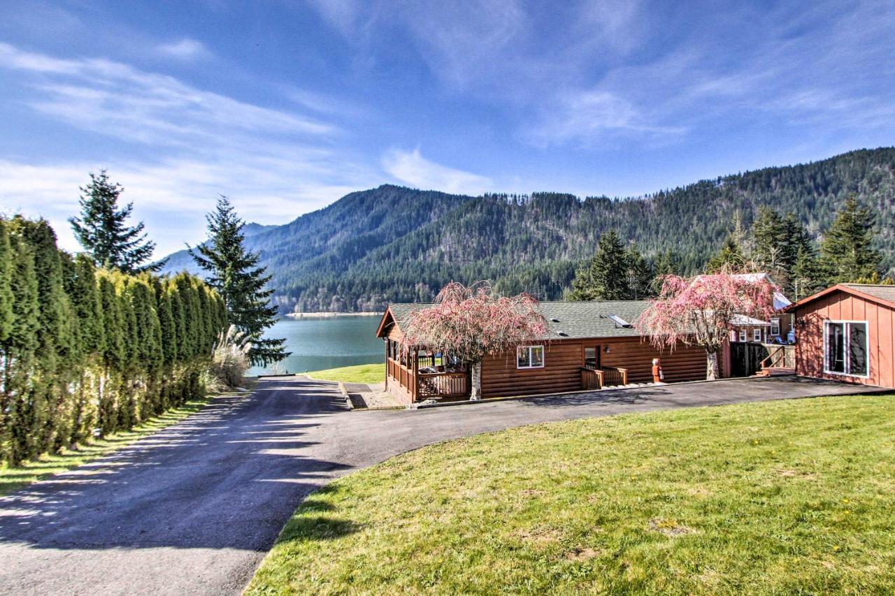 Lakefront Cabin With Stunning Mountain Views And Dock! Mineral Екстериор снимка