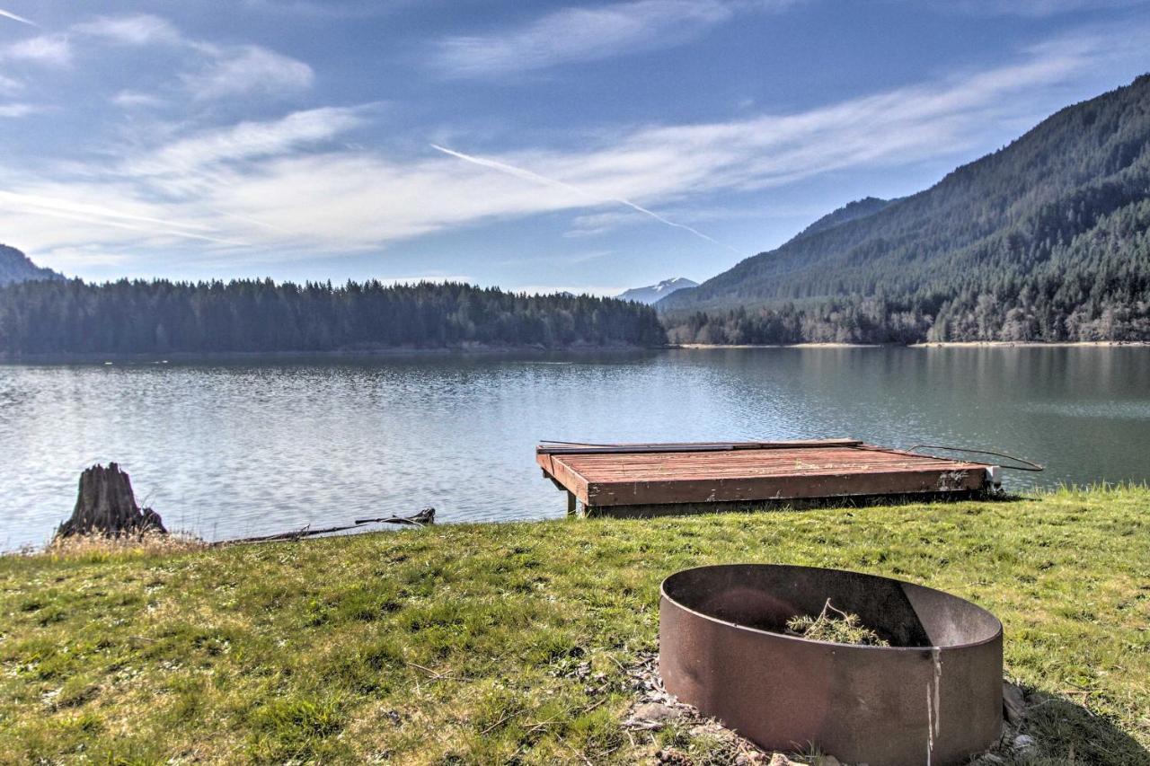 Lakefront Cabin With Stunning Mountain Views And Dock! Mineral Екстериор снимка