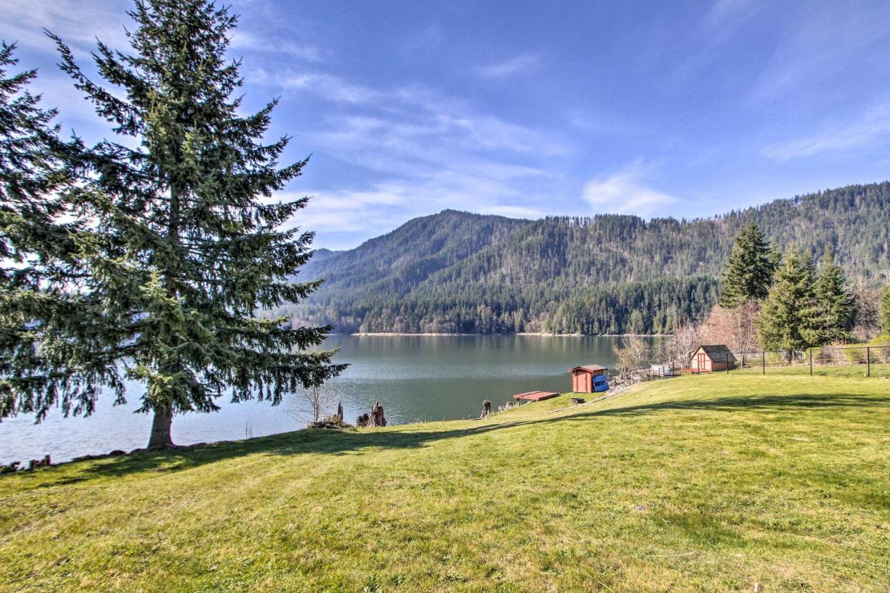Lakefront Cabin With Stunning Mountain Views And Dock! Mineral Екстериор снимка