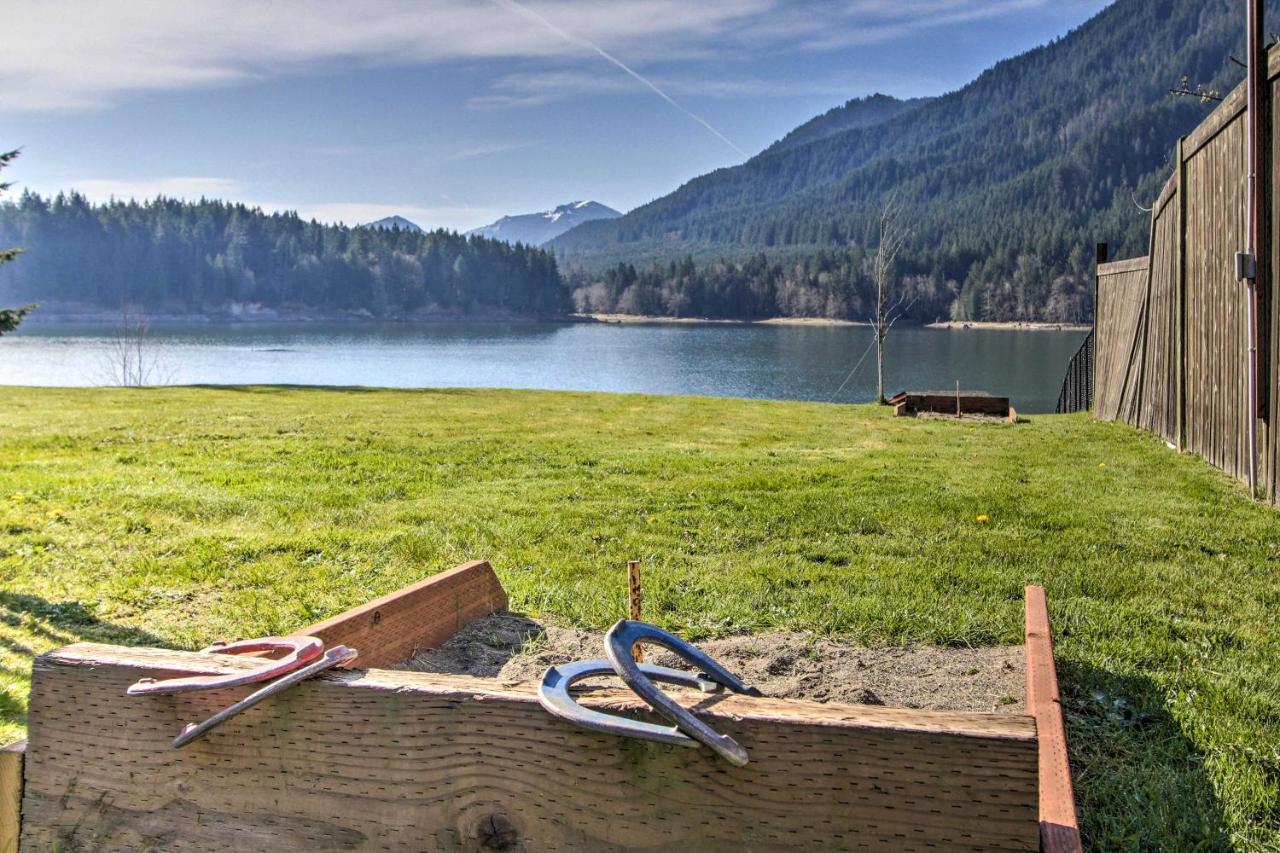 Lakefront Cabin With Stunning Mountain Views And Dock! Mineral Екстериор снимка