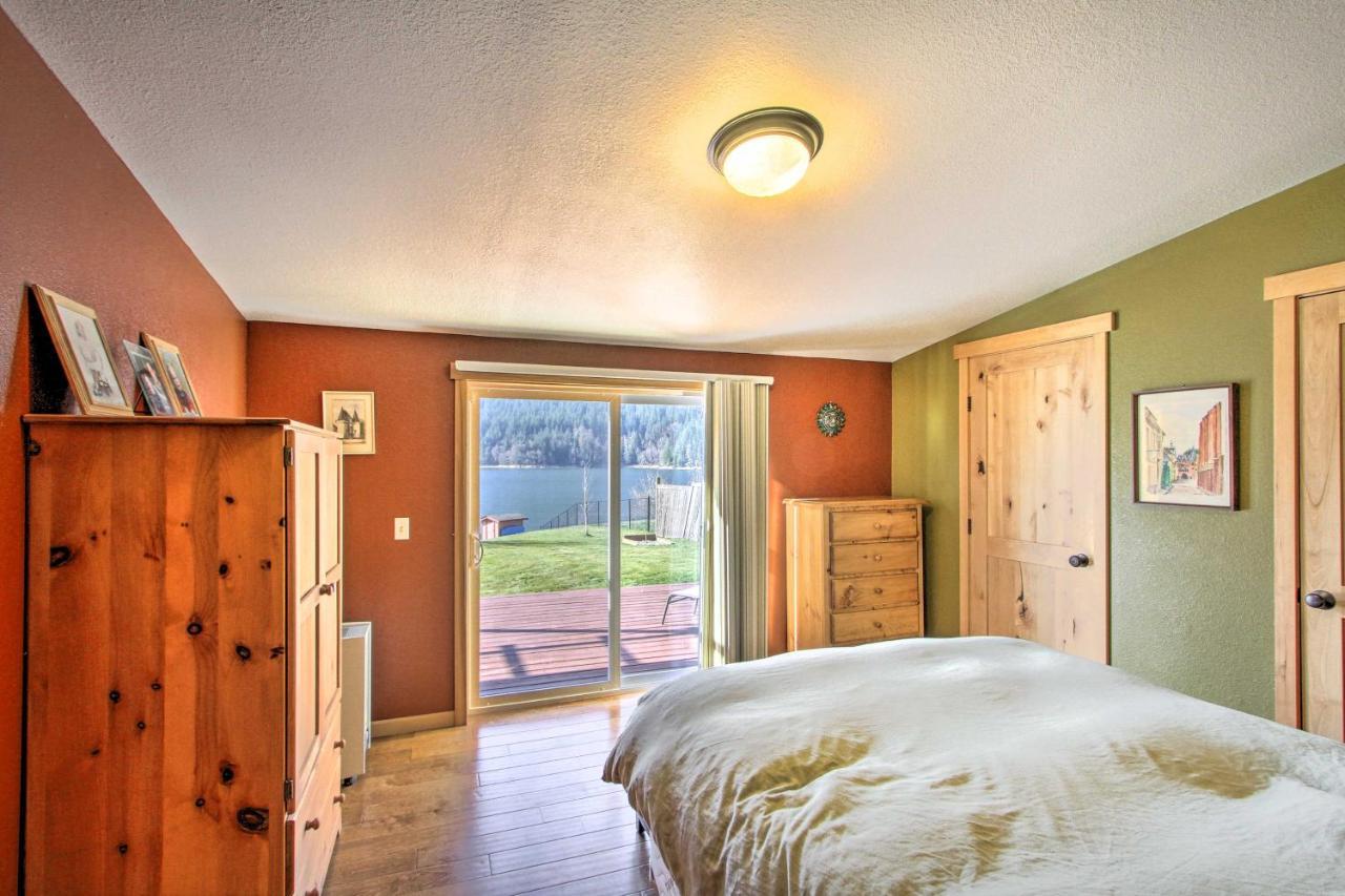 Lakefront Cabin With Stunning Mountain Views And Dock! Mineral Екстериор снимка